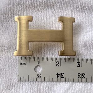 H Belt buckle gold